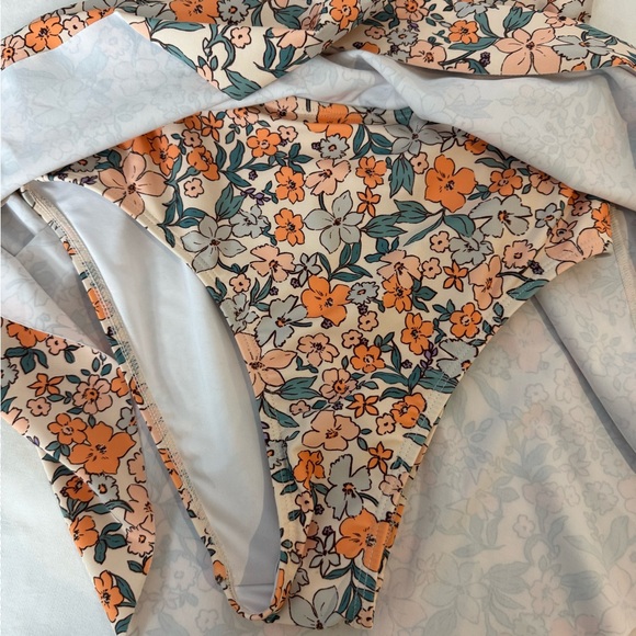 CUPSHE Women's One Piece Swimsuit Bathing  Scoop Neck Wide Straps Pull On XS - Picture 10 of 11